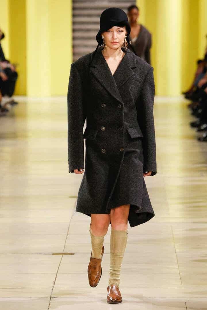 Miu Miu: Ready-To-Wear AW25 - 10 Magazine